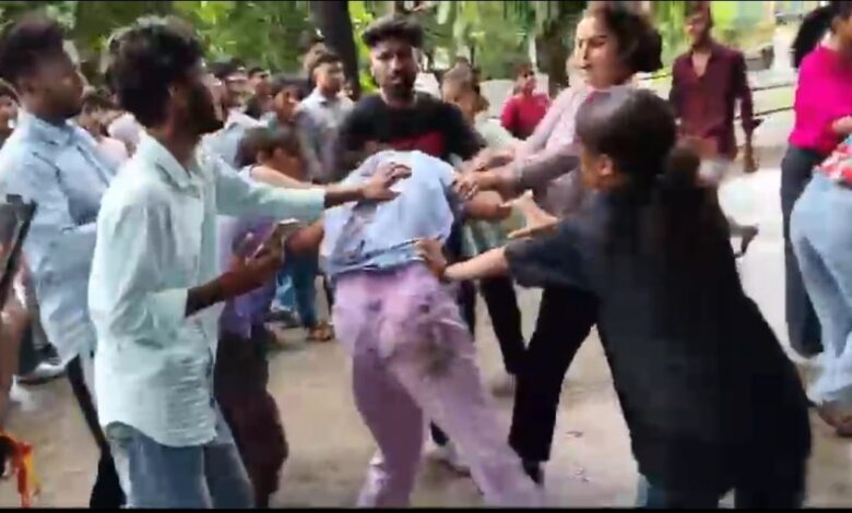 छात्राओं में चले जमकर लात-घूंसे, श्रीदेव सुमन विश्वविद्यालय की घटना