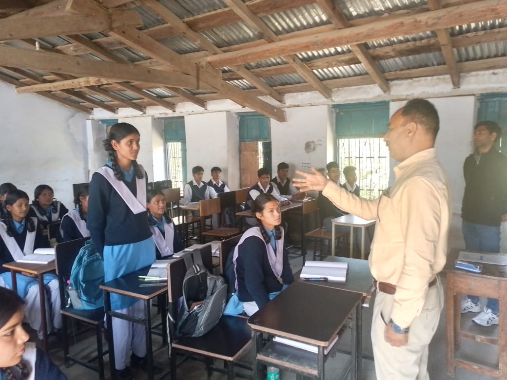 अपर निदेशक का औचक निरीक्षण: छात्रों से संवाद, शिक्षा की गुणवत्ता पर विशेष जोर